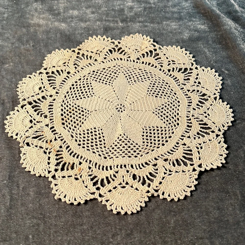 VTG Doily - Picture 1 of 4